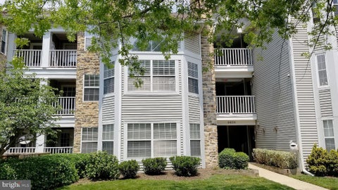 Photo of 5605 Willoughby Newton Drive #22, CENTREVILLE, VA 20120 (MLS # VAFX2341022)