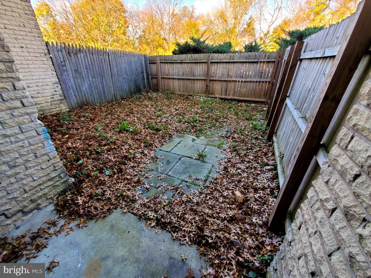 BENTLEY SQUARE - Residential Lease