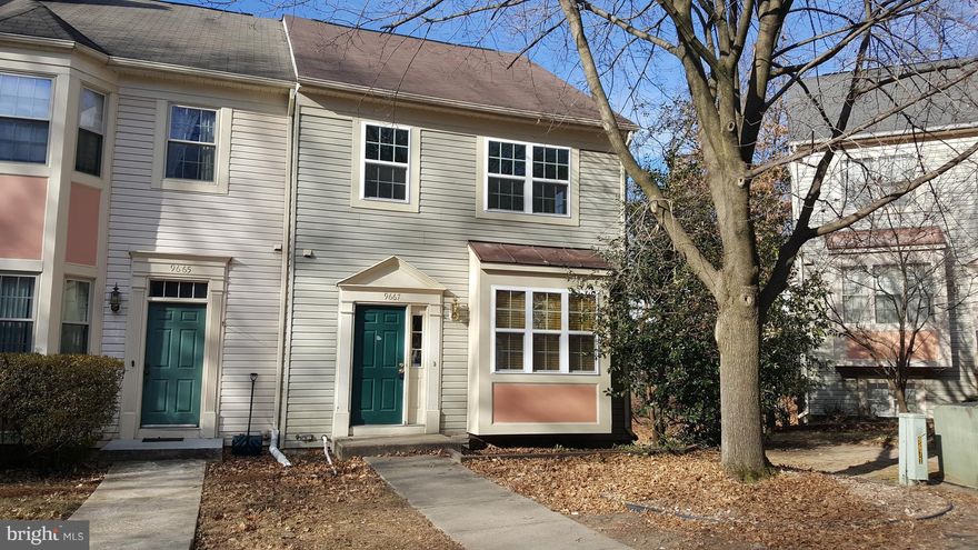 GREAT OPPORTUNITY TO LIVE IN HOWARD COUNTY!  2 UPPER LEVEL MASTER BEDROOMS, ONE W/ SUN FILLED LOFT. MAIN LEVEL LIVING ROOM W/ SLIDERS TO DECK!  GORGEOUS TWO LEVEL REC ROOM W/ WOOD BURNING FIREPLACE IN LOWER LEVEL W/ WALK OUT.  3RD BEDROOM IN BASEMENT W/ IT'S OWN FULL BATH. WASHER & DRYER. CUL-DE-SAC W/ PARKING DIRECTLY IN FRONT & PLENTY OF GUEST PARKING. FRESHLY PAINTED W/ NEW KITCHEN APPLIANCES.