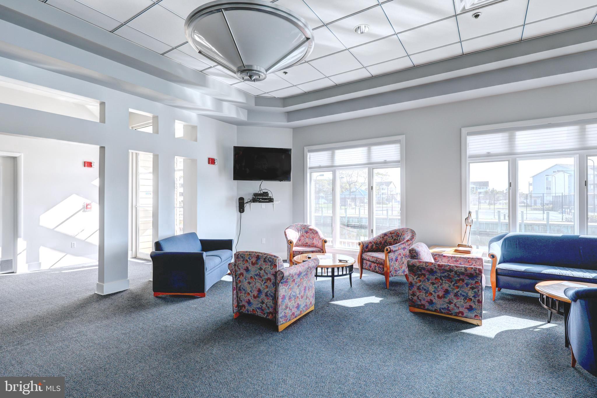 EQUESTRIAN SHORES - Residential