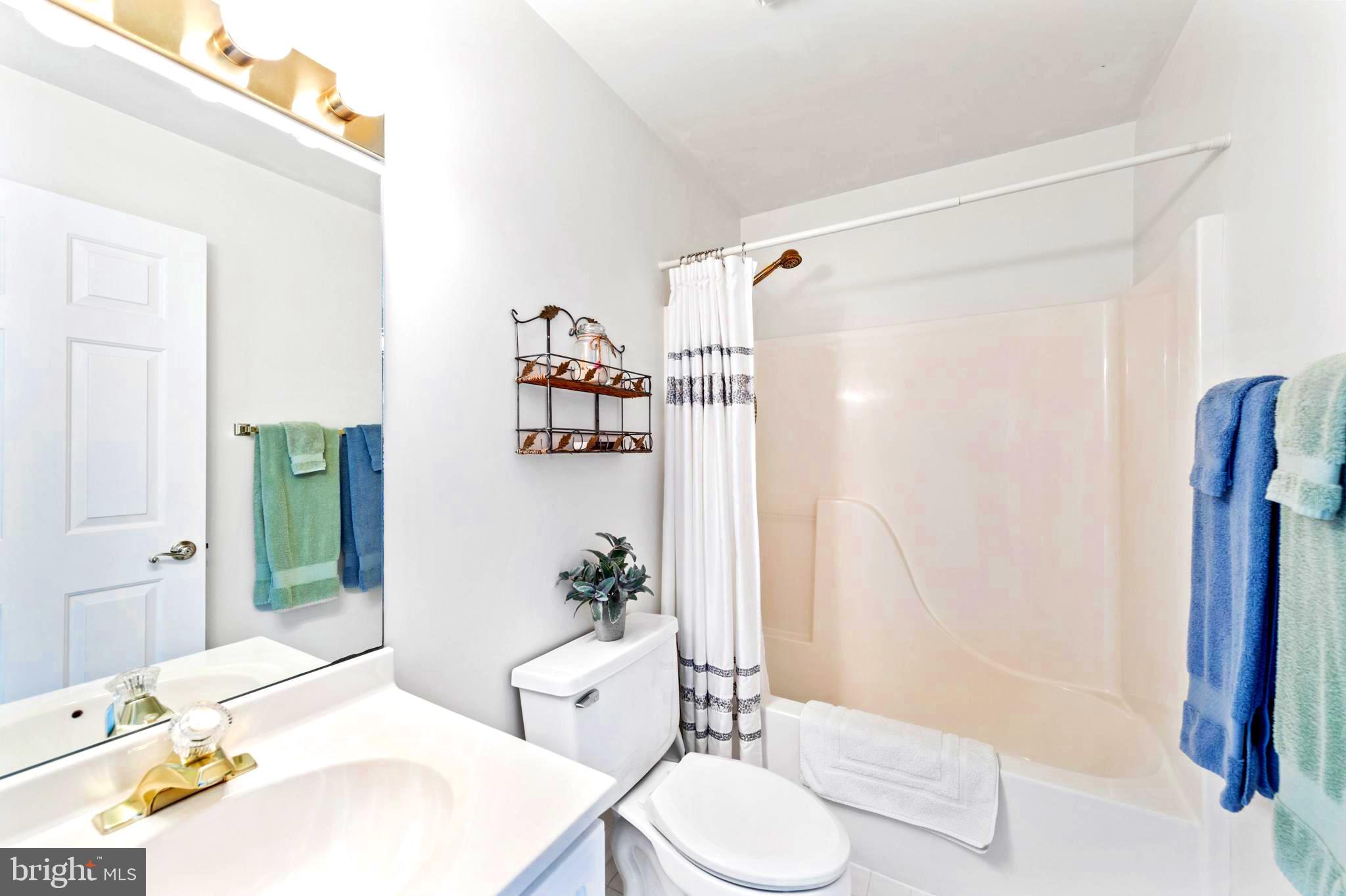 EQUESTRIAN SHORES - Residential