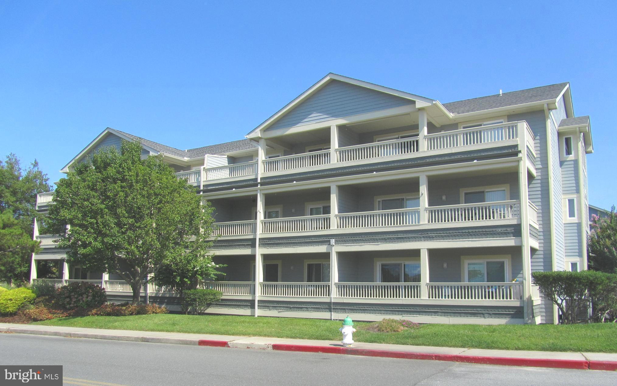 EQUESTRIAN SHORES - Residential