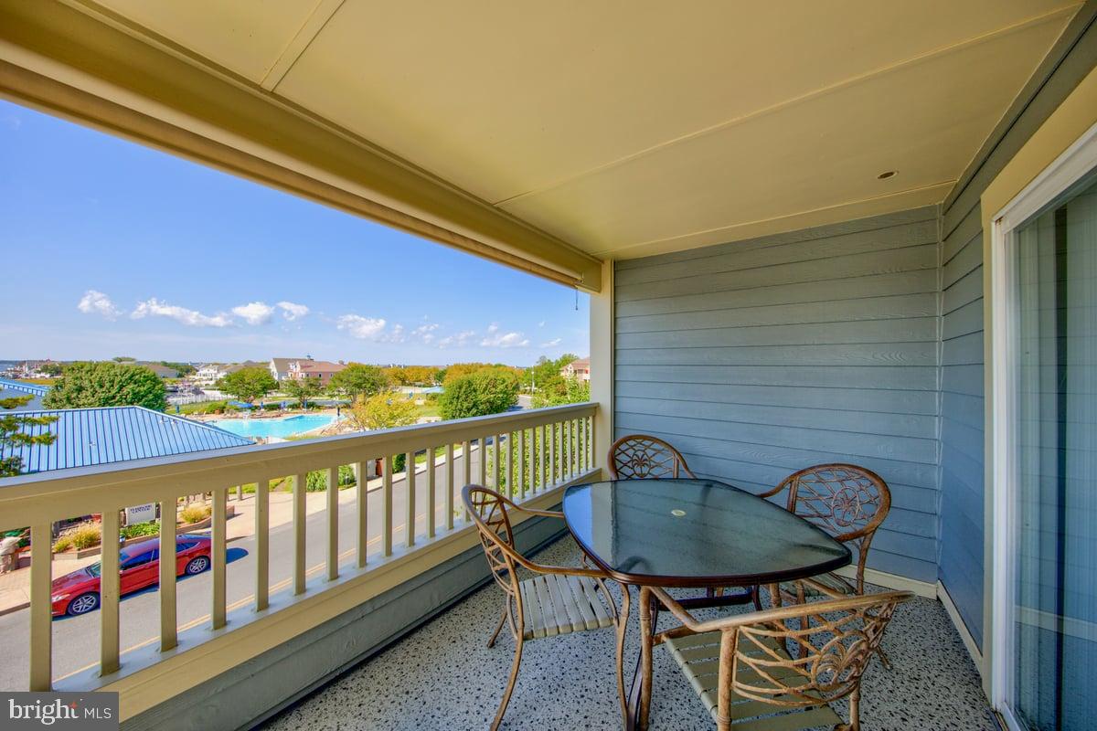 EQUESTRIAN SHORES - Residential