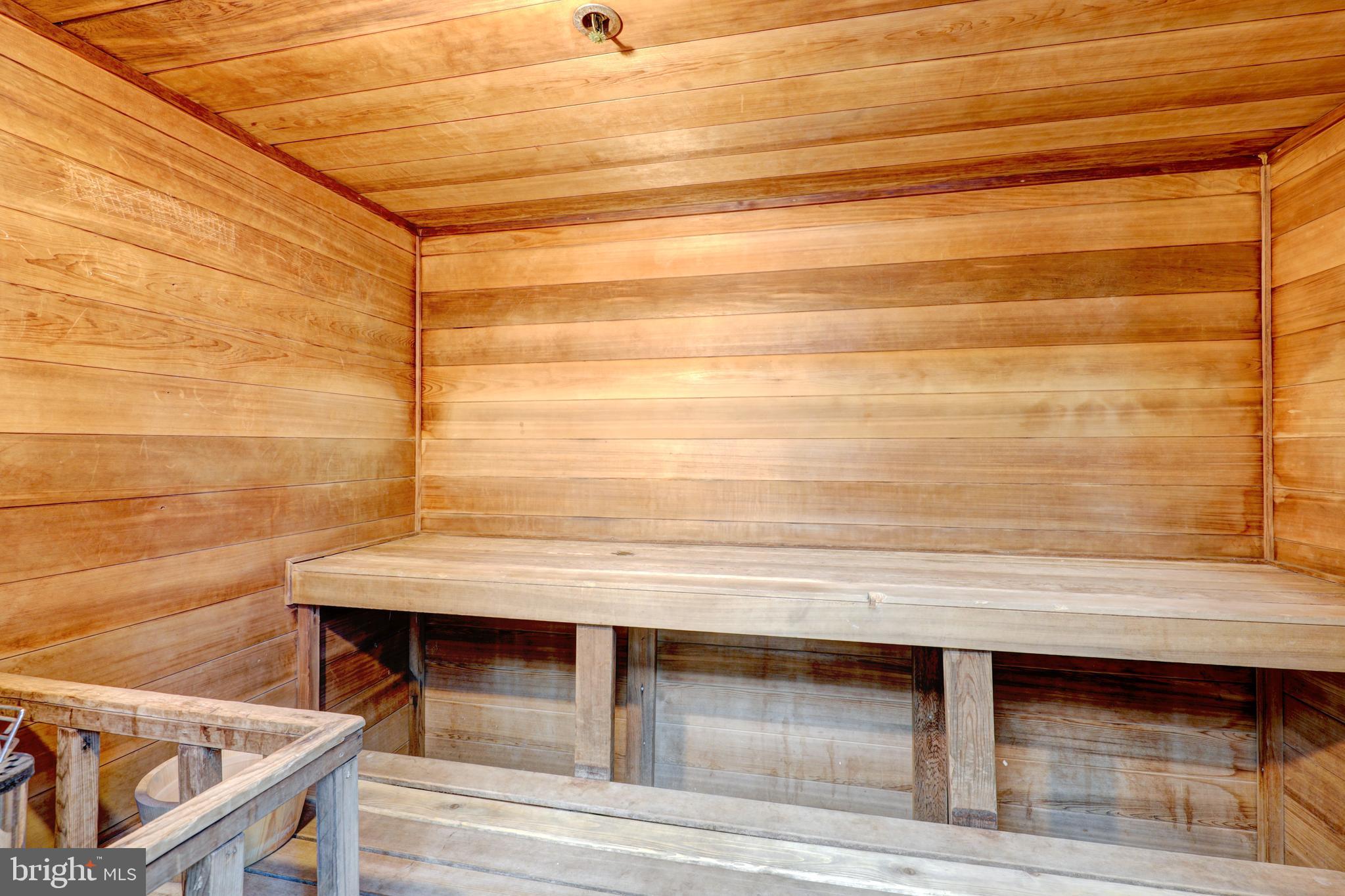 EQUESTRIAN SHORES - Residential