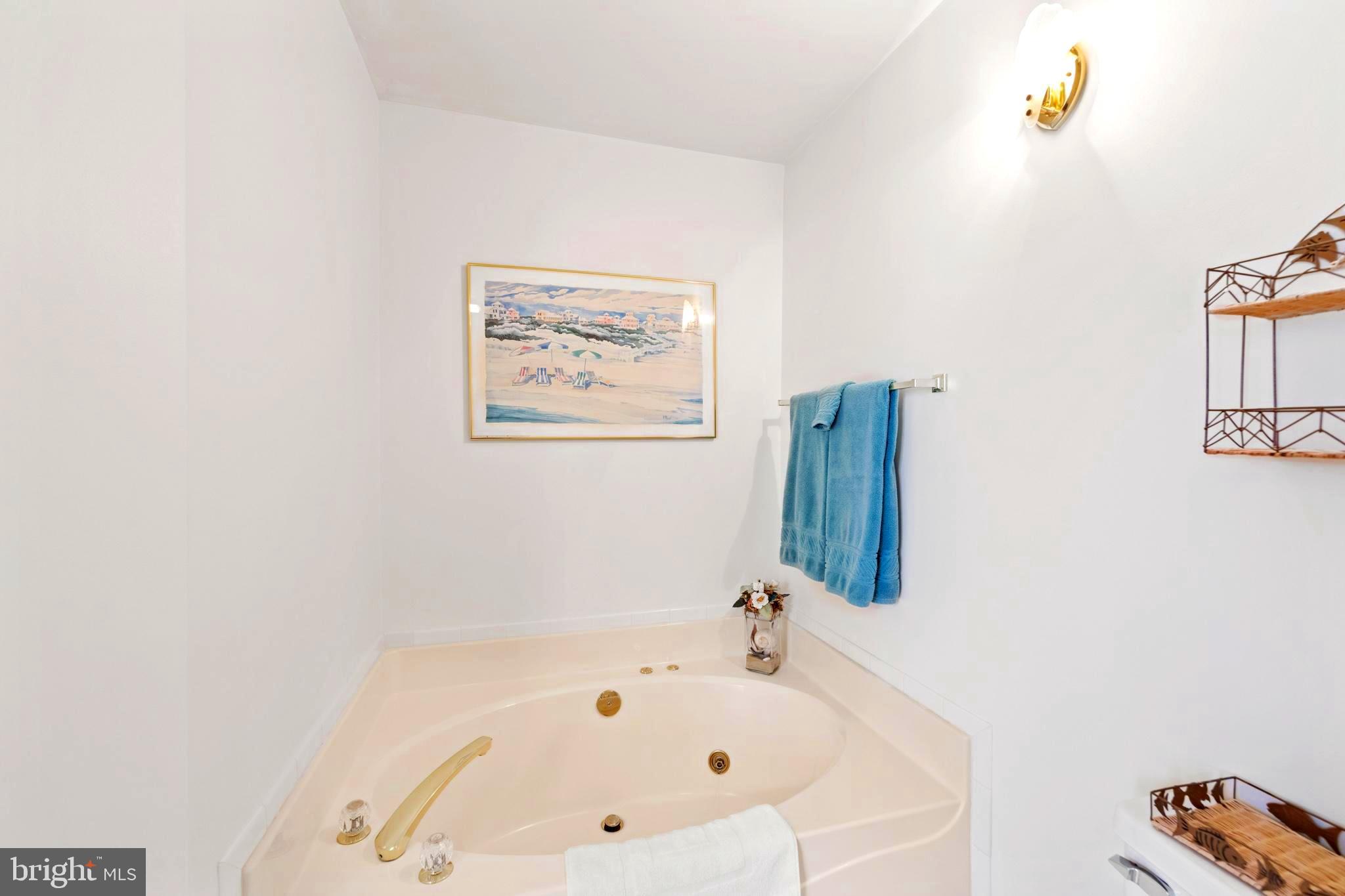 EQUESTRIAN SHORES - Residential