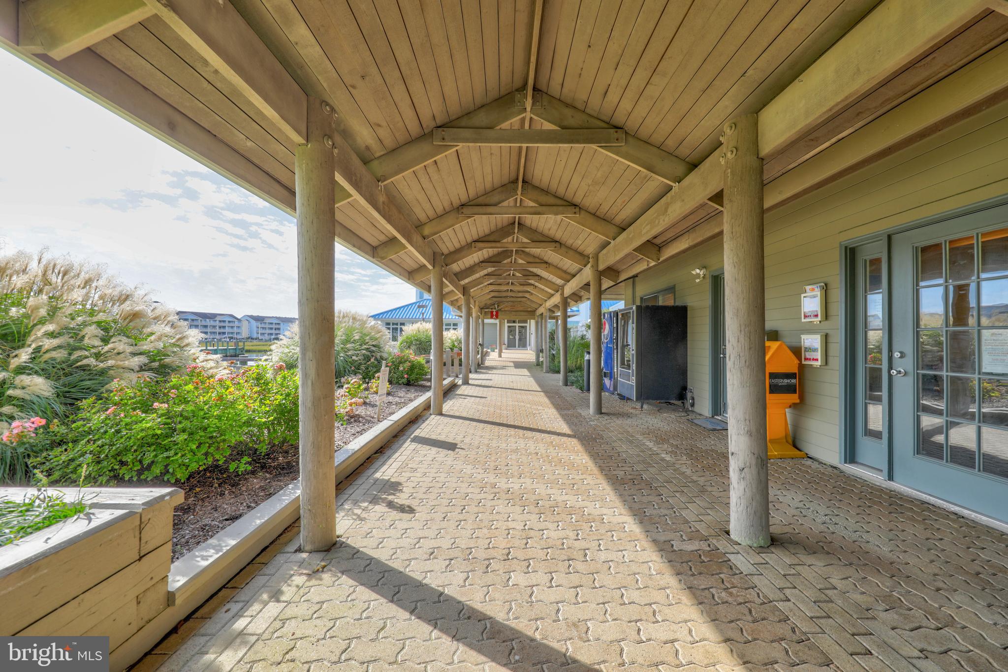 EQUESTRIAN SHORES - Residential