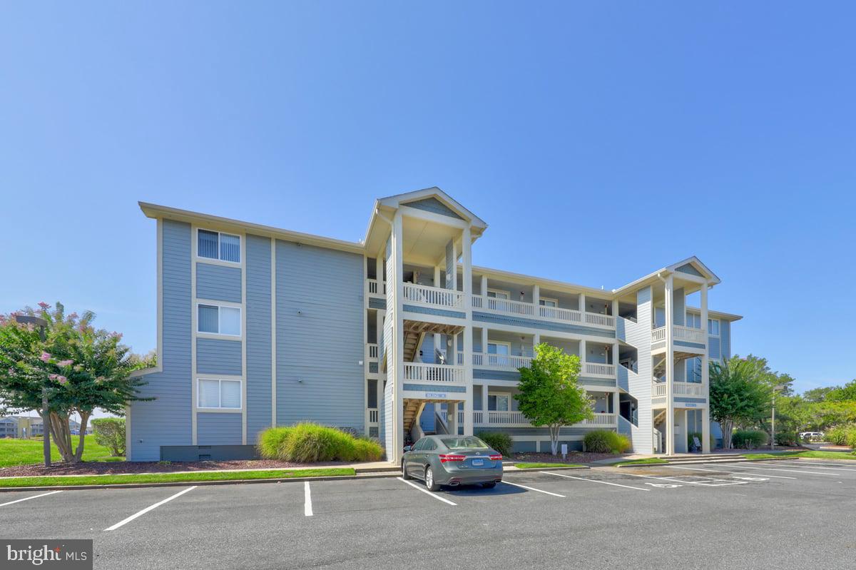 EQUESTRIAN SHORES - Residential