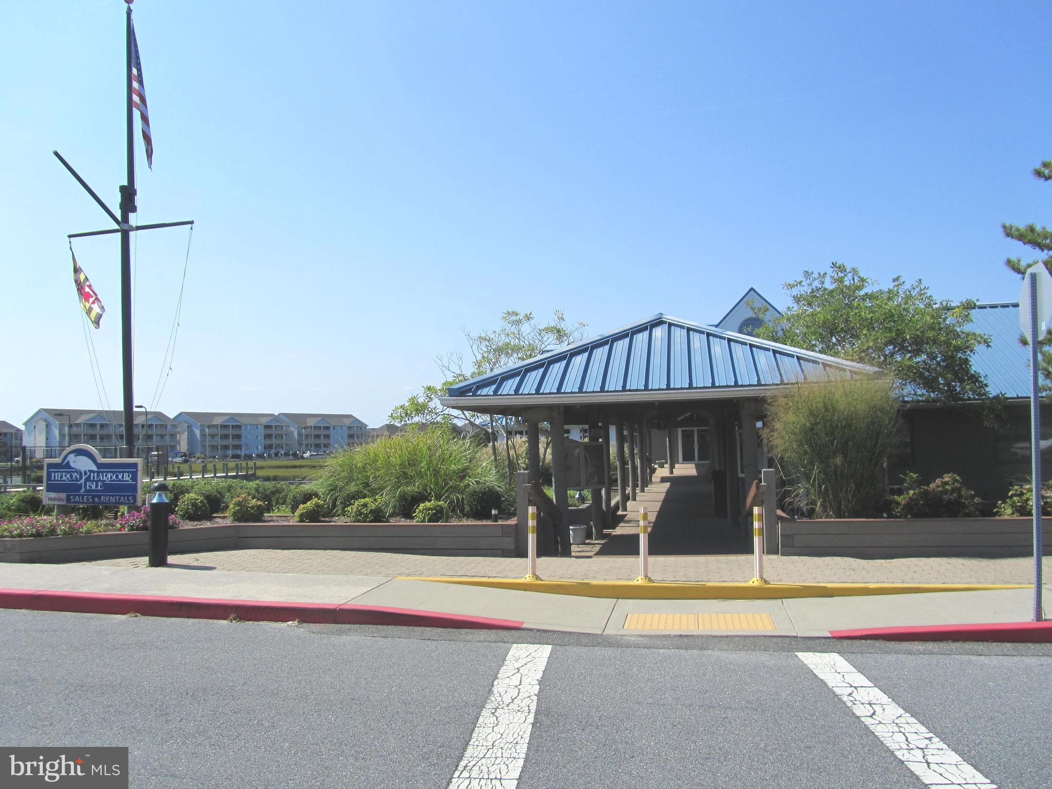 EQUESTRIAN SHORES - Residential