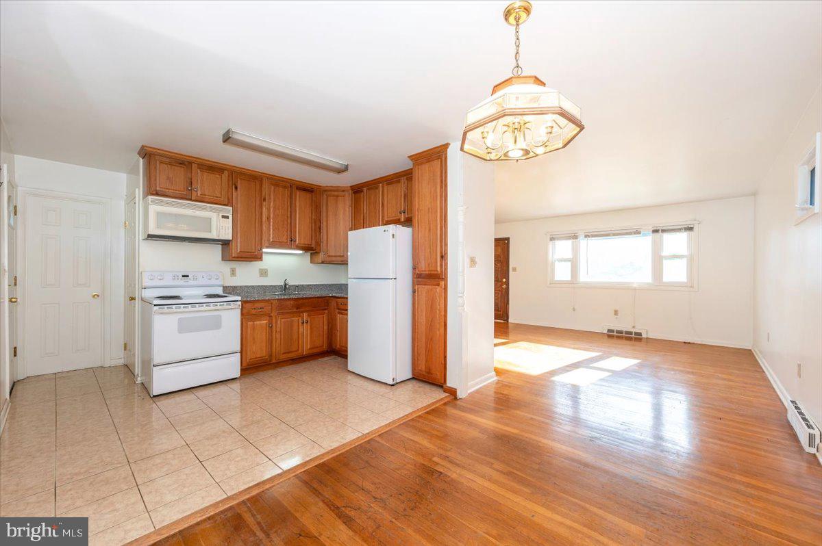 COLLEGE ESTATES - Residential