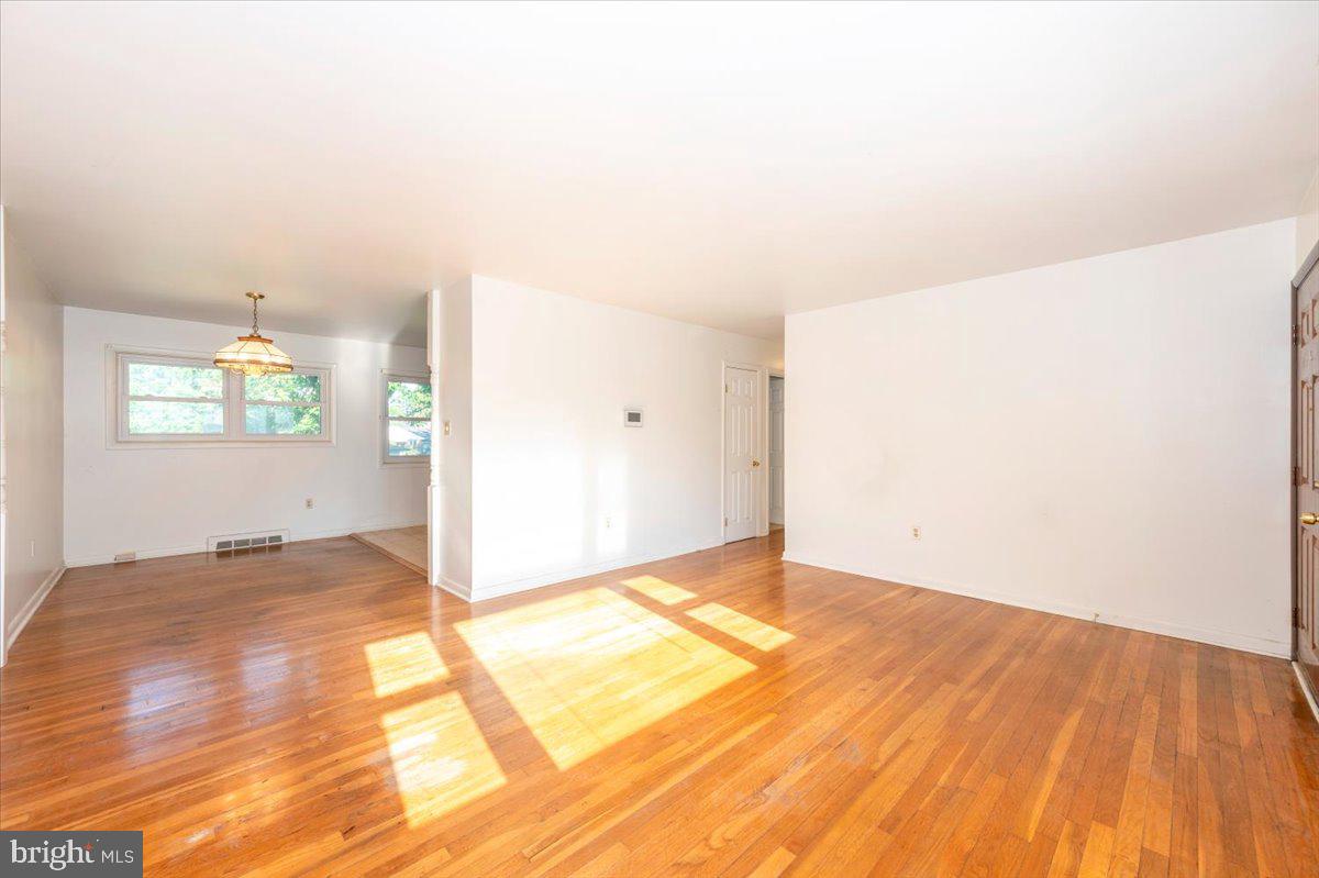 COLLEGE ESTATES - Residential