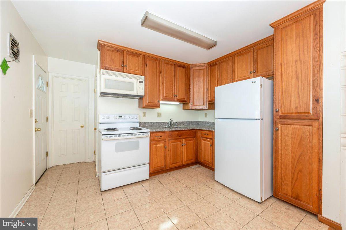 COLLEGE ESTATES - Residential