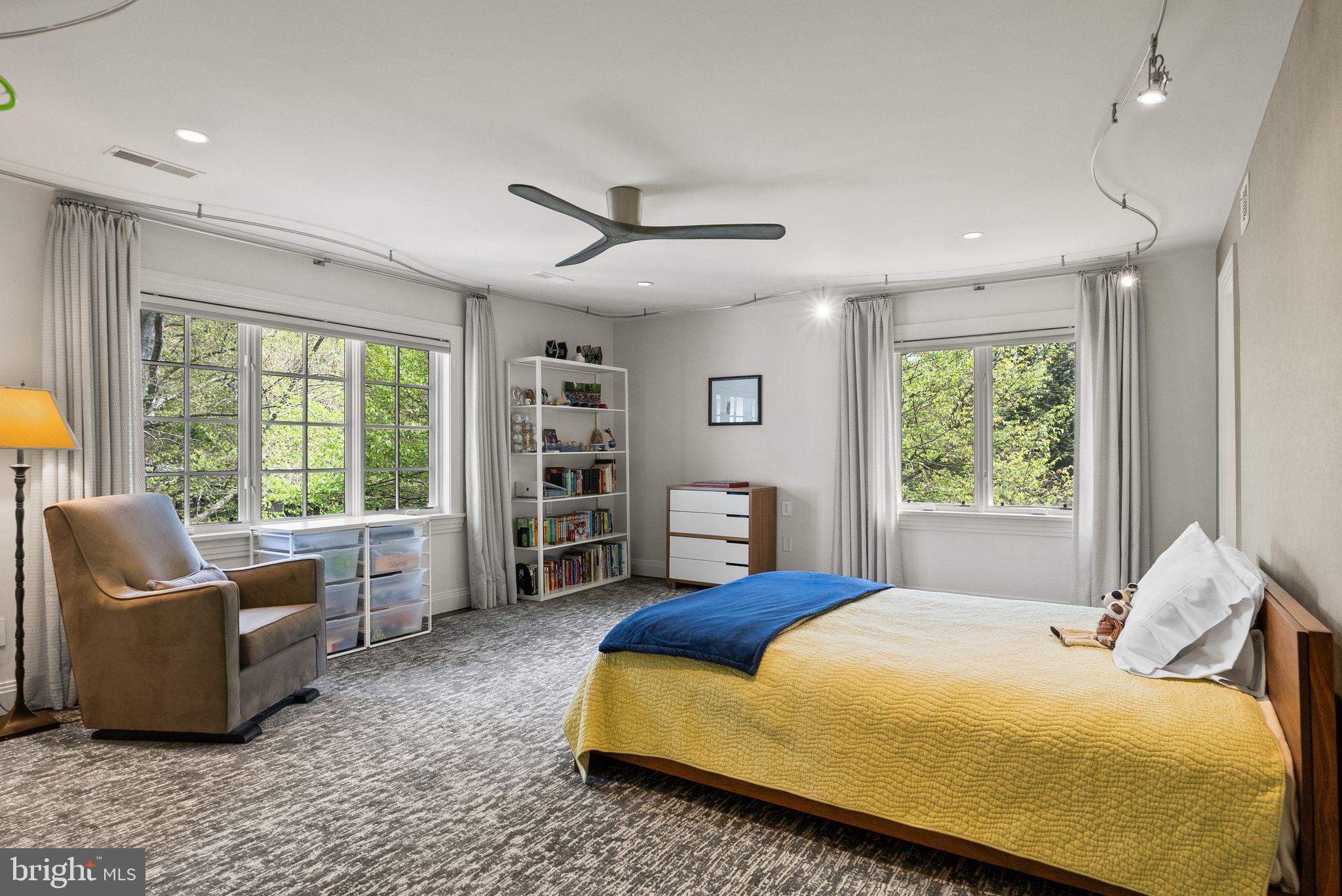 BANNOCKBURN ESTATES - Residential