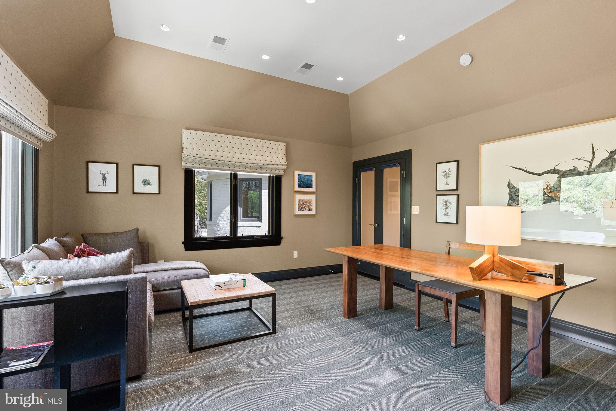 BANNOCKBURN ESTATES - Residential