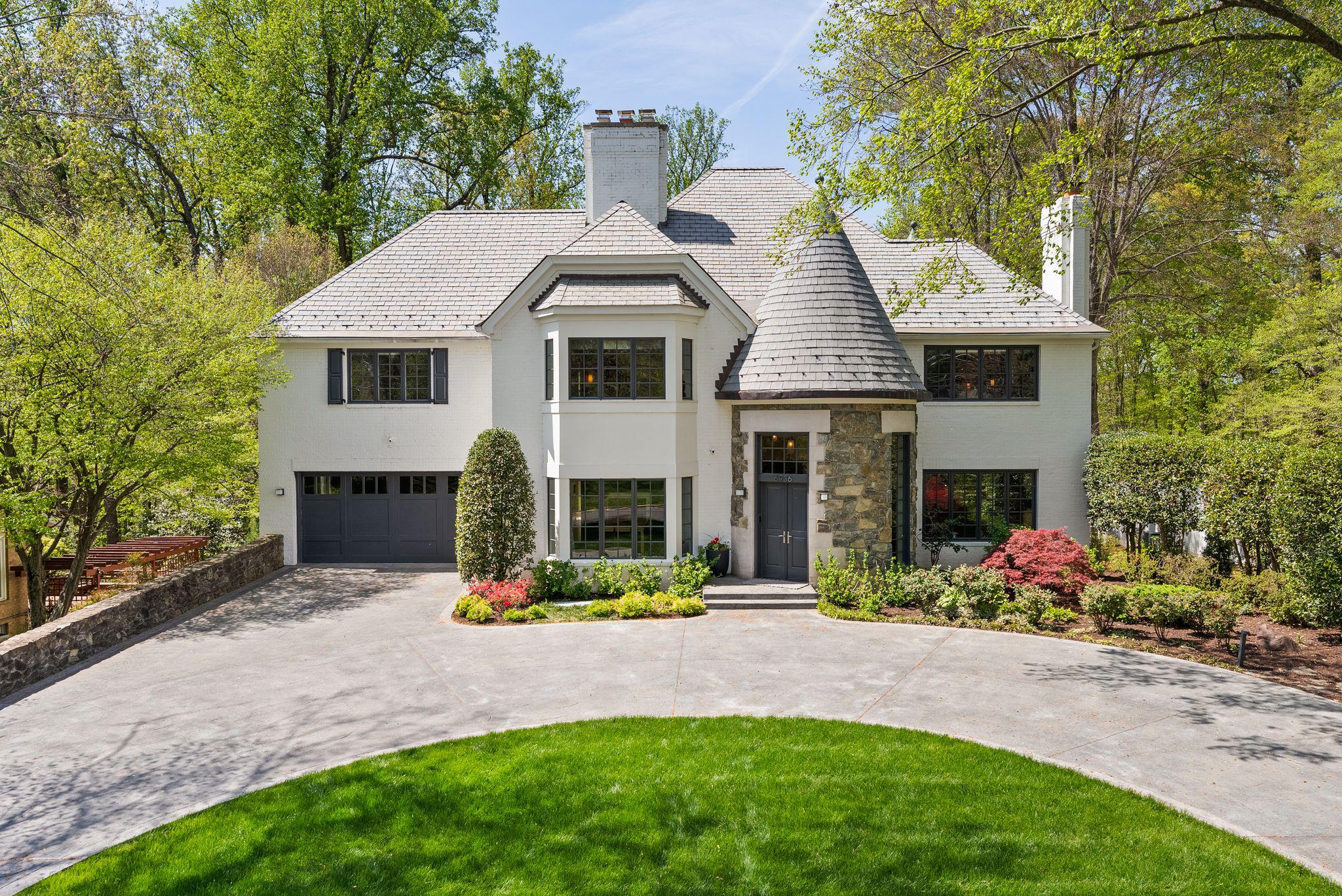 6936 CARMICHAEL AVENUE