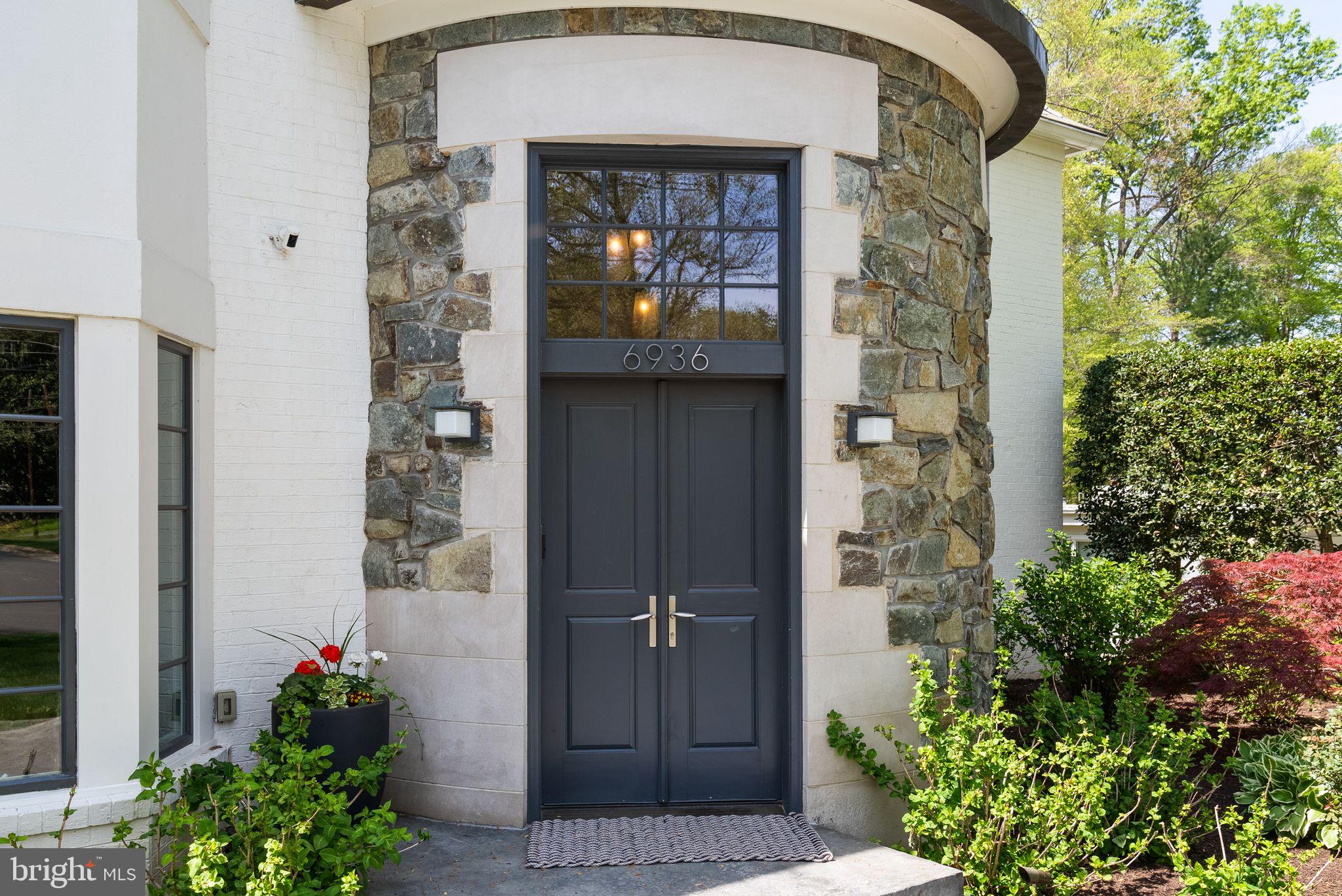 6936 CARMICHAEL AVENUE