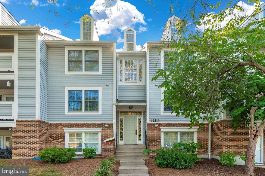 Beautiful & ready to move-in top-level Condominium in the desirable Waters Edge North Subdivision of Germantown. 
This is a very spacious unit with more than one thousand square feet and features two spacious bedrooms and two recently updated bathrooms.
The unit has separate dining and living rooms with vaulted ceilings, wood fireplace and a spacious open-concept kitchen.  
A French door opens the living area to a private balcony where you can relax.
With washer and dryer inside the unit, you will only want to leave home to enjoy the community amenities which include swimming pool, tennis courts and more. 
It is conveniently located close to the Gunners Lake, shopping centers, bus stops, schools, restaurants, and much more.