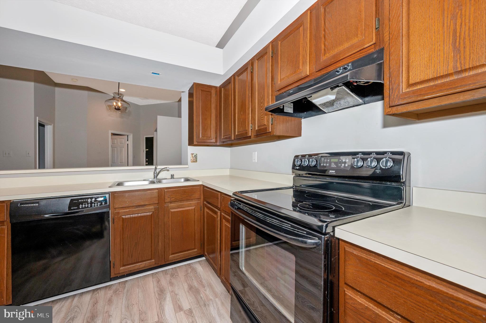 WATERS EDGE AT NORTH LAKE - Residential