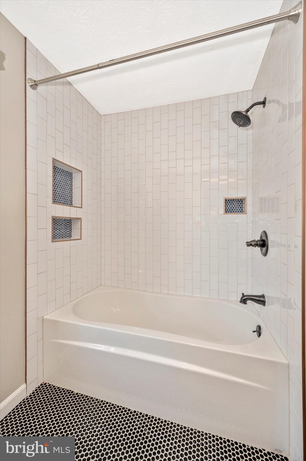 WATERS EDGE AT NORTH LAKE - Residential