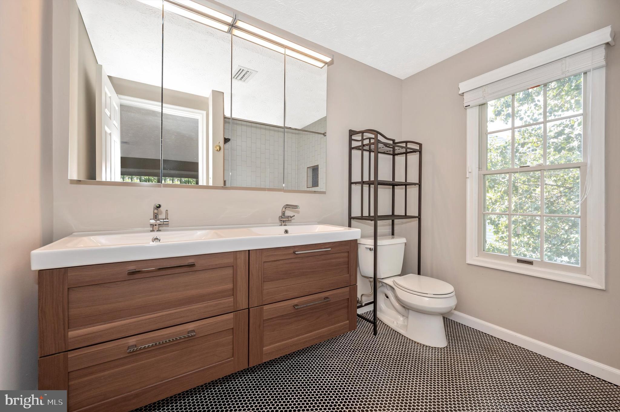 WATERS EDGE AT NORTH LAKE - Residential