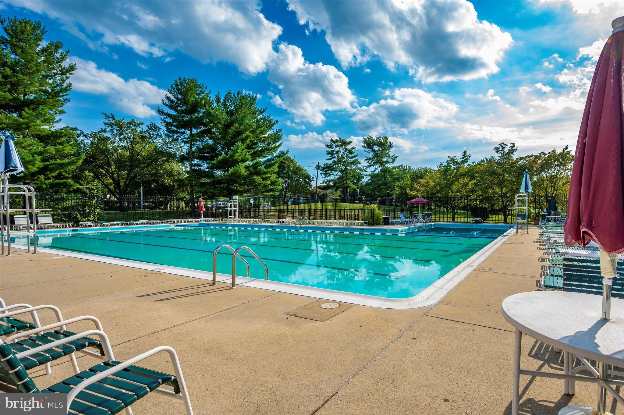 WATERS EDGE AT NORTH LAKE - Residential