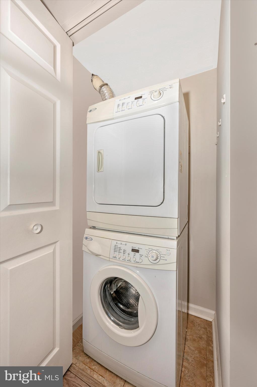 WATERS EDGE AT NORTH LAKE - Residential