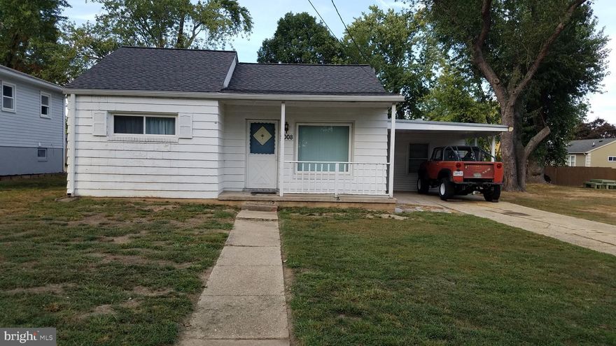 Great location. Convenient to everything. Additional room off of kitchen, could be office, den, etc. Bring your imagination and creativity. Fix it up the way that you want. Great investment property. Property sold "as is".