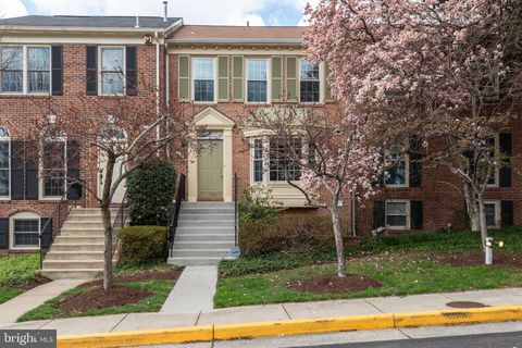 Townhouse For Sale - 6502 Westhaven Lane<br/> SPRINGFIELD, VA 22150