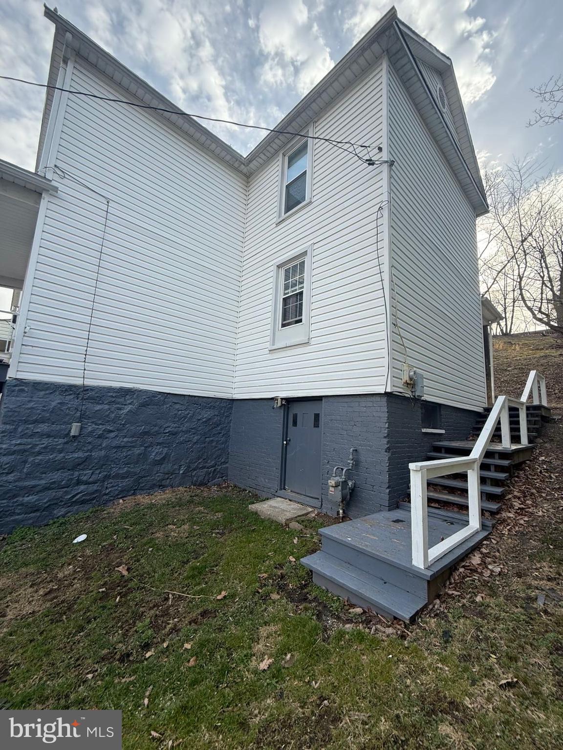 439 PINE AVENUE