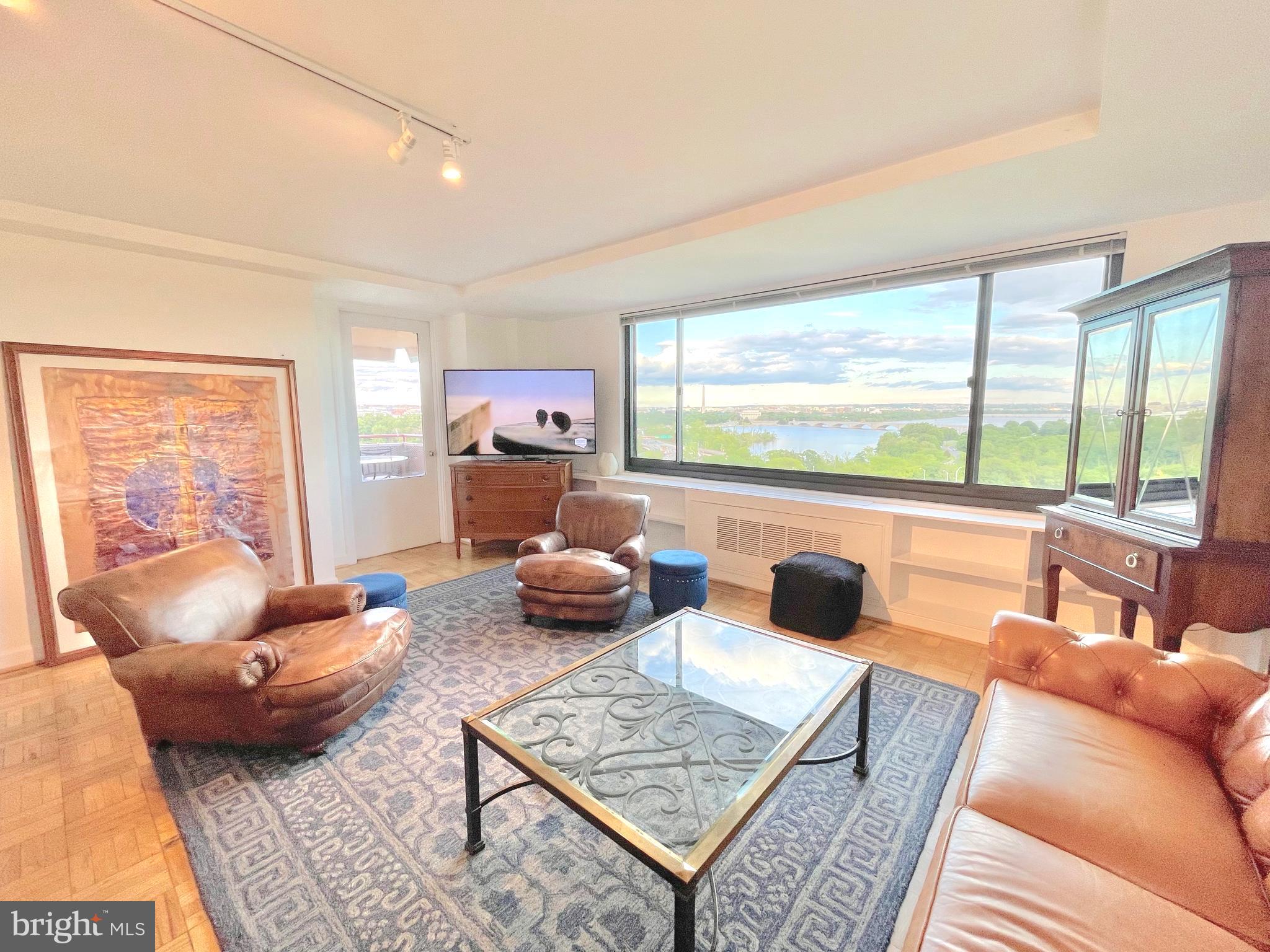 1011 ARLINGTON BOULEVARD 930