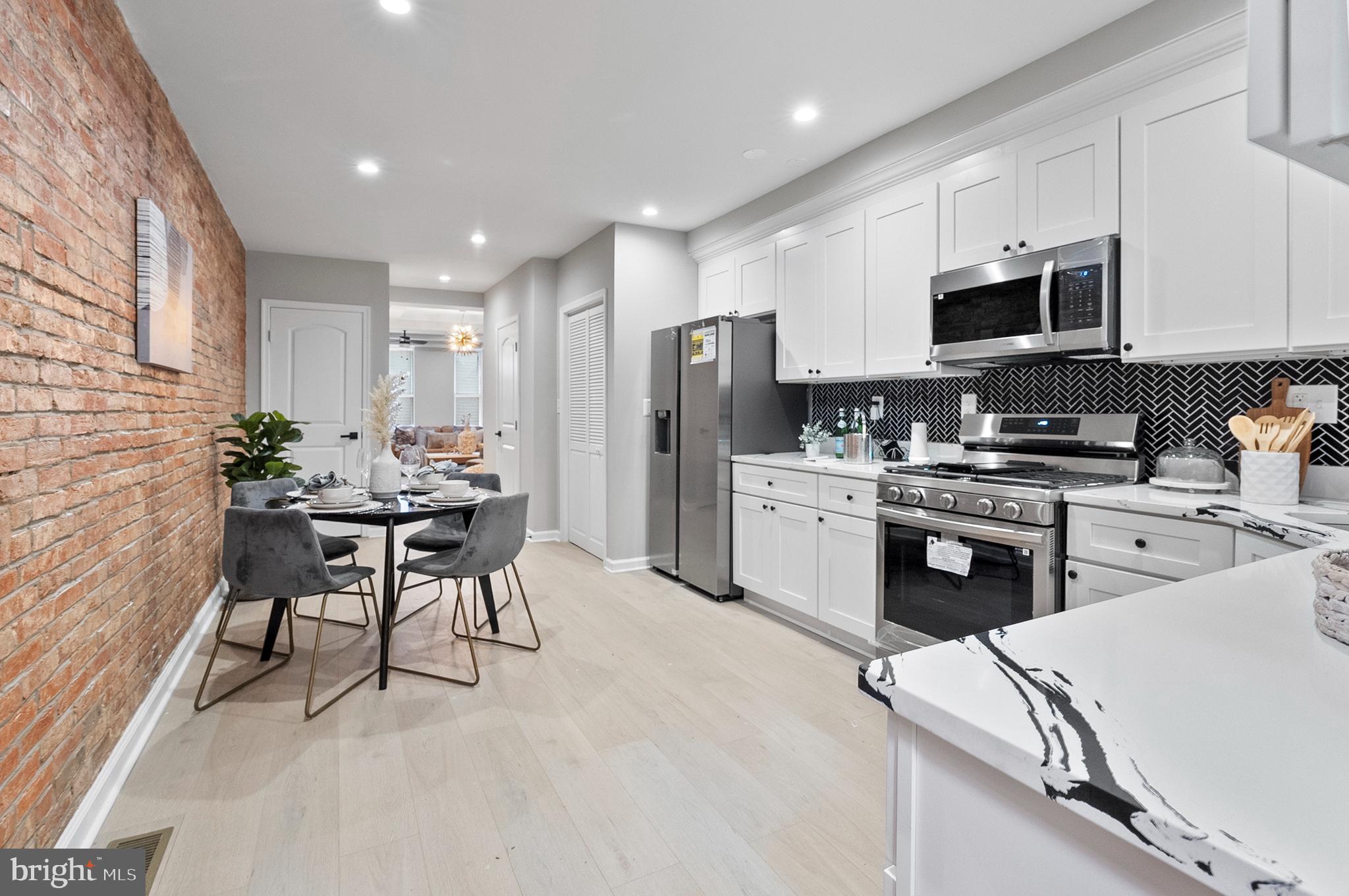 SANDTOWN-WINCHESTER - Residential