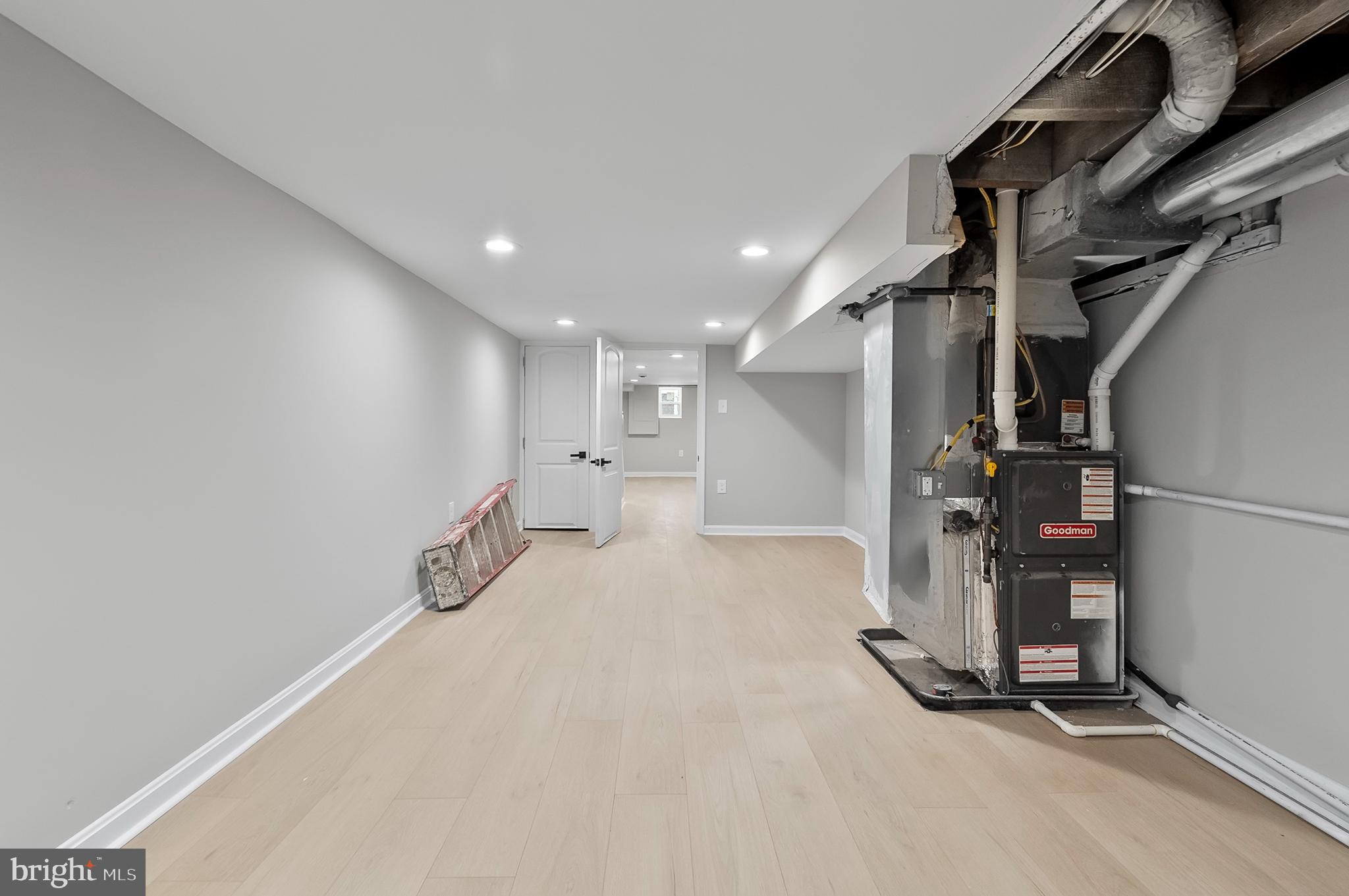 SANDTOWN-WINCHESTER - Residential