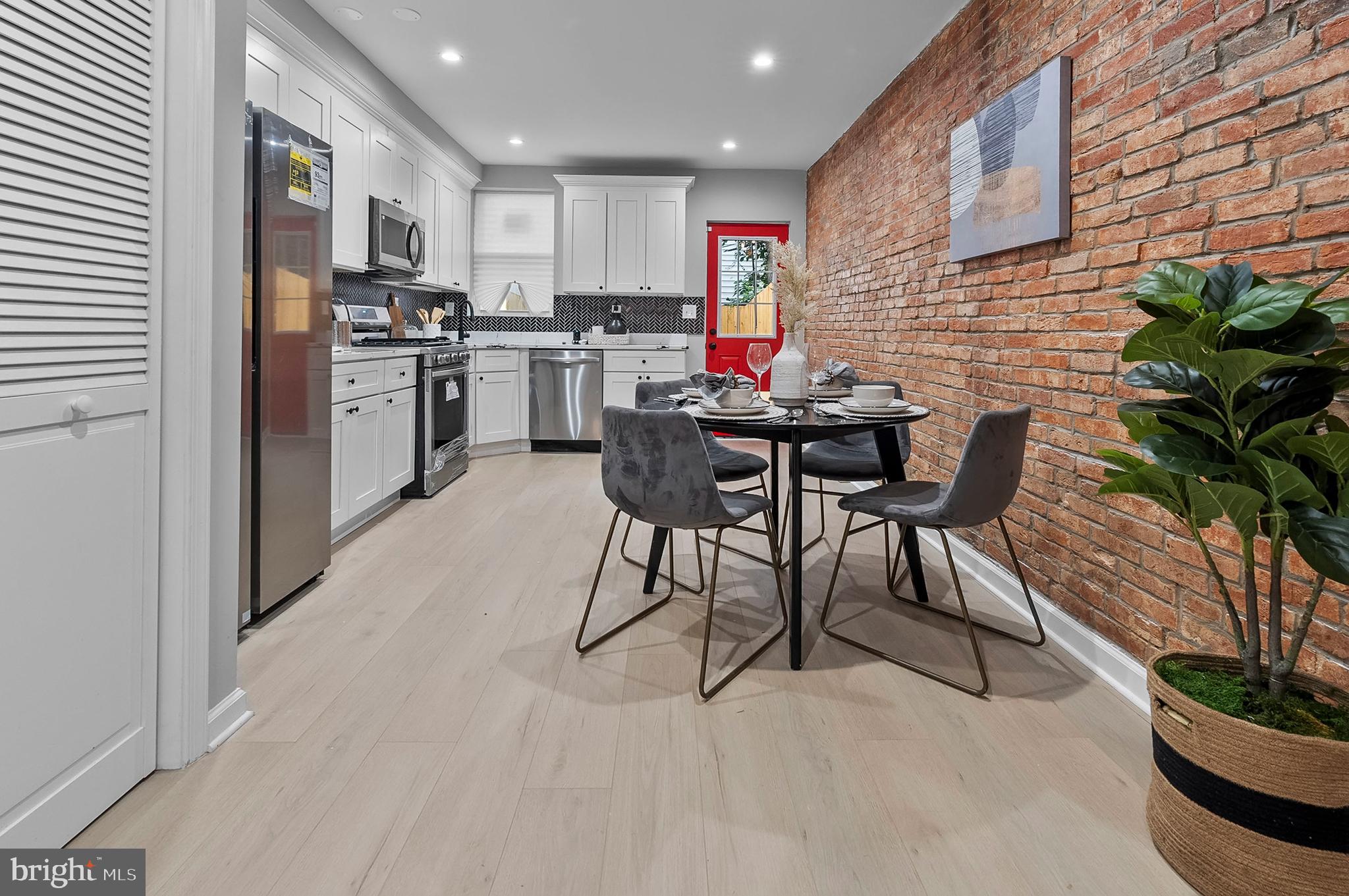 SANDTOWN-WINCHESTER - Residential