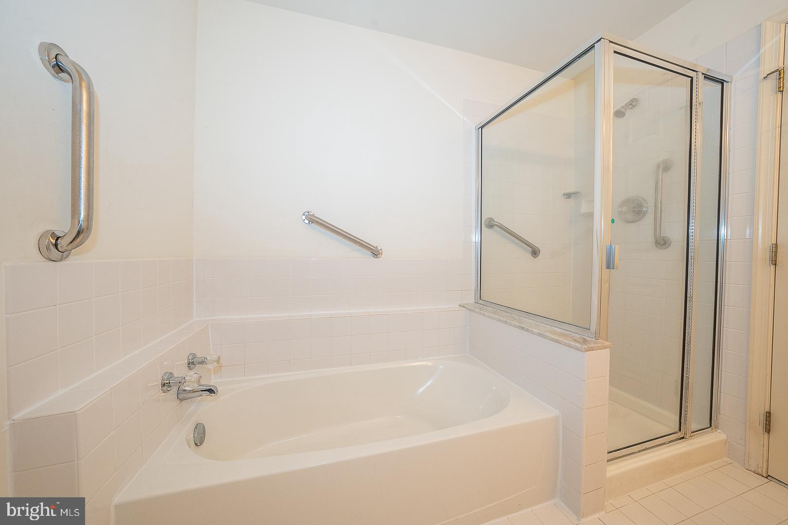 INDIAN CREEK - Residential