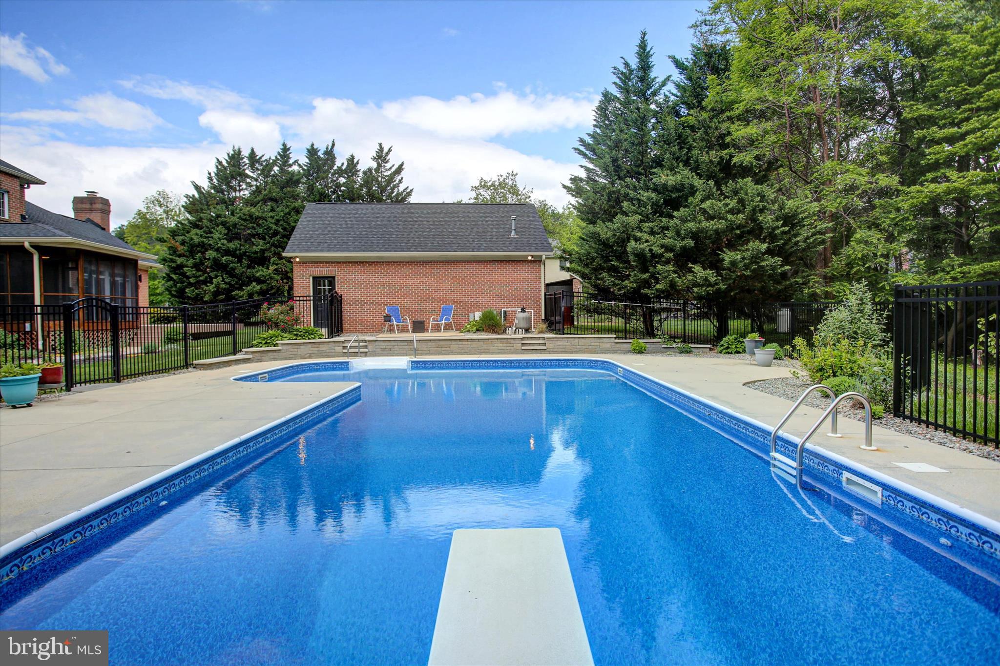 HIGHMEADOWS - Residential