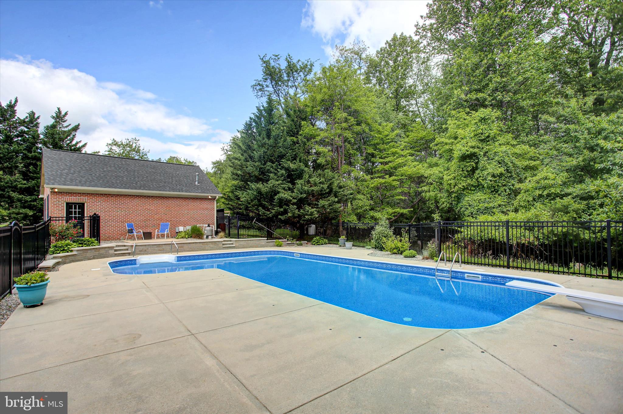 HIGHMEADOWS - Residential