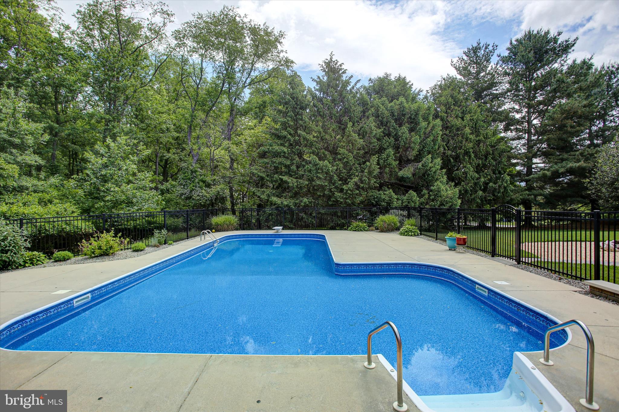 HIGHMEADOWS - Residential