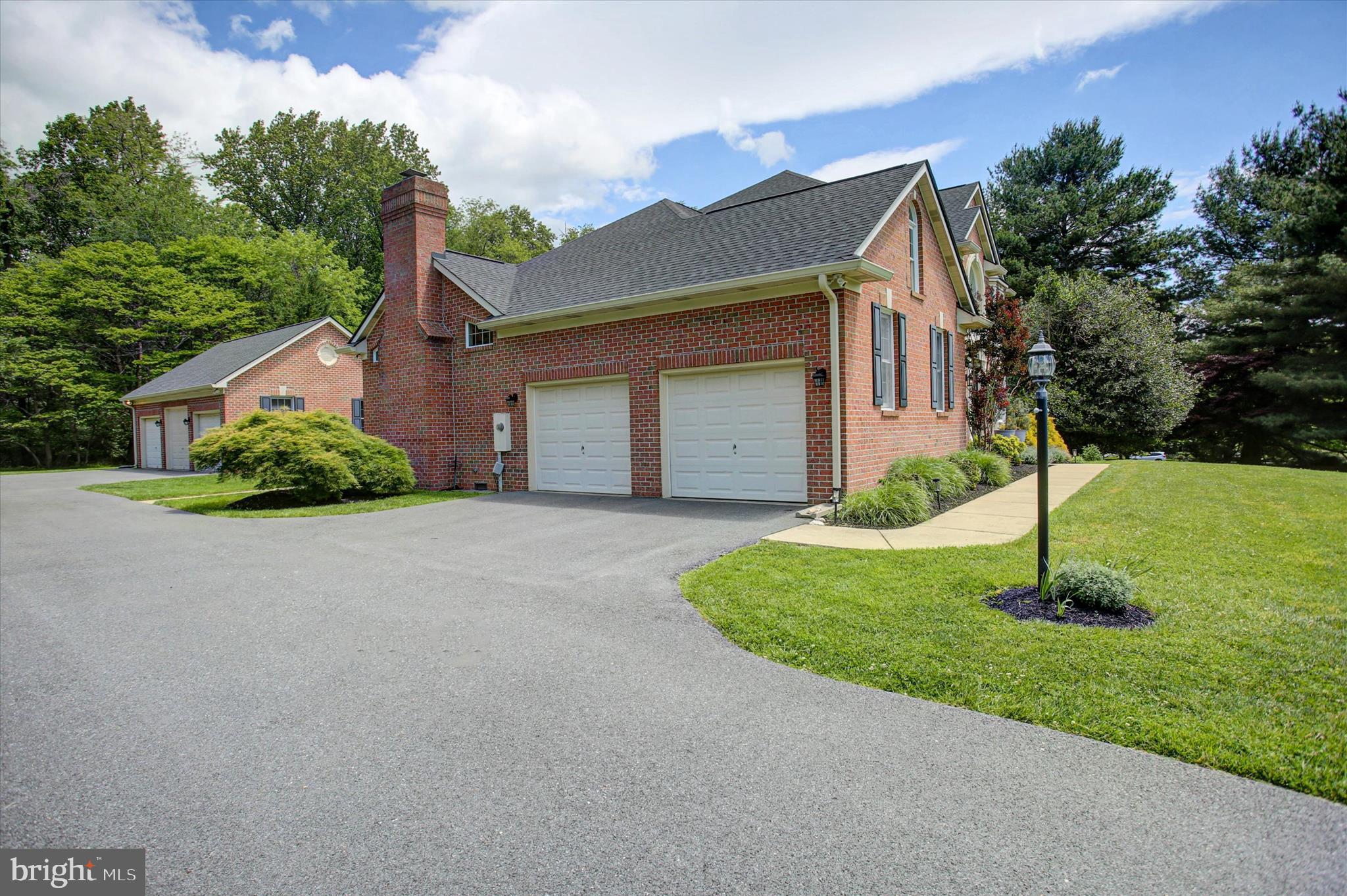 HIGHMEADOWS - Residential