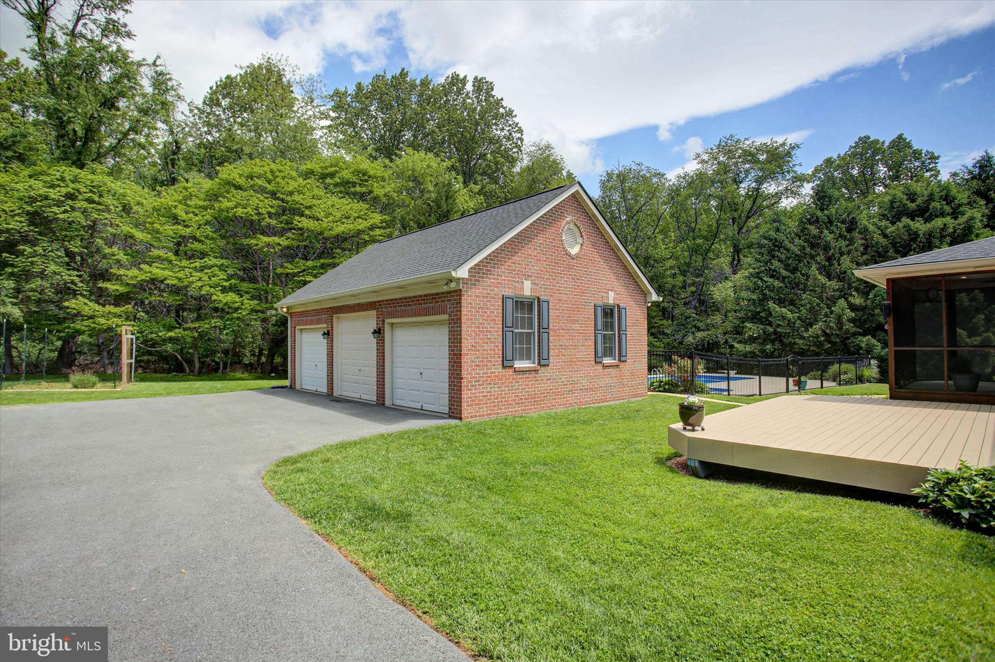 HIGHMEADOWS - Residential