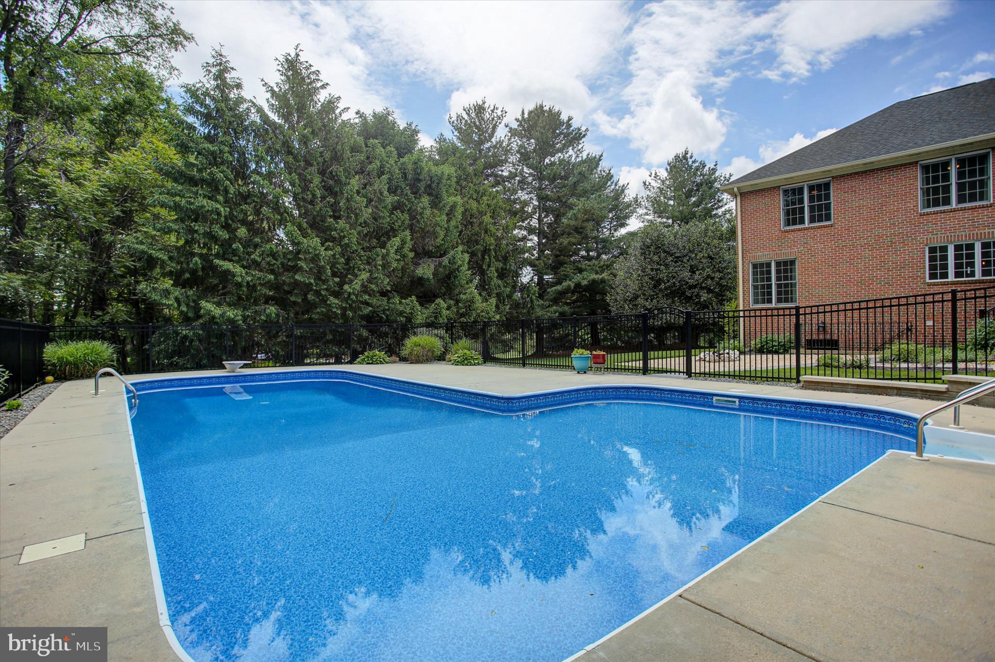 HIGHMEADOWS - Residential