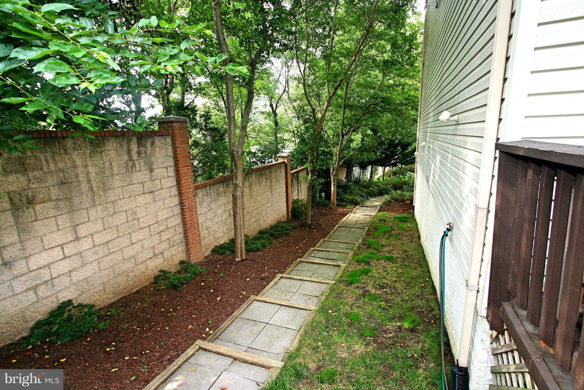 HUNTINGTON COMMONS - Residential