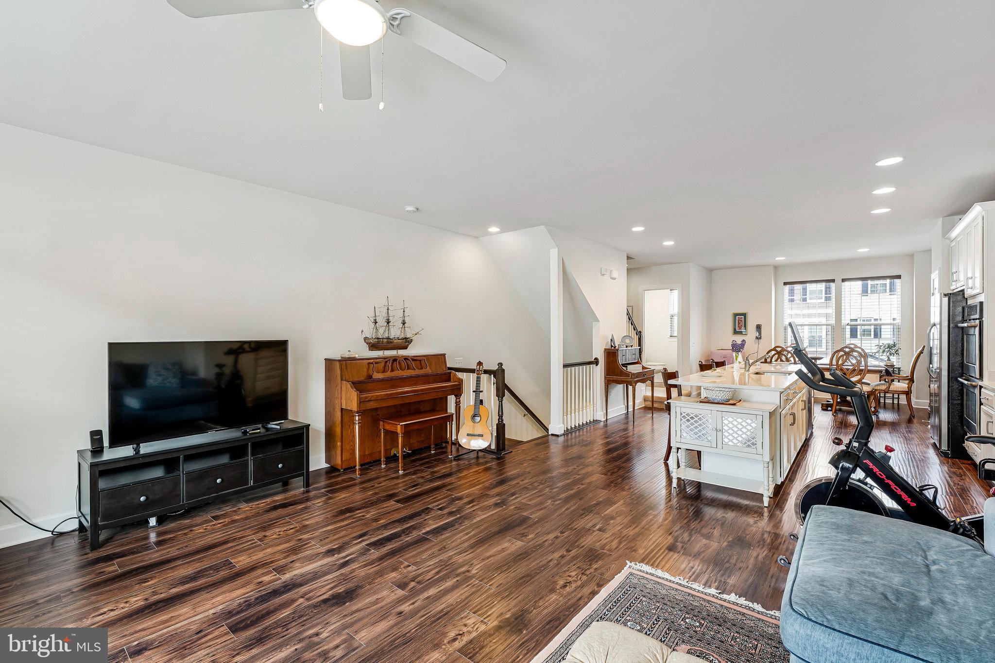 HERITAGE CROSSING TOWNS - Residential