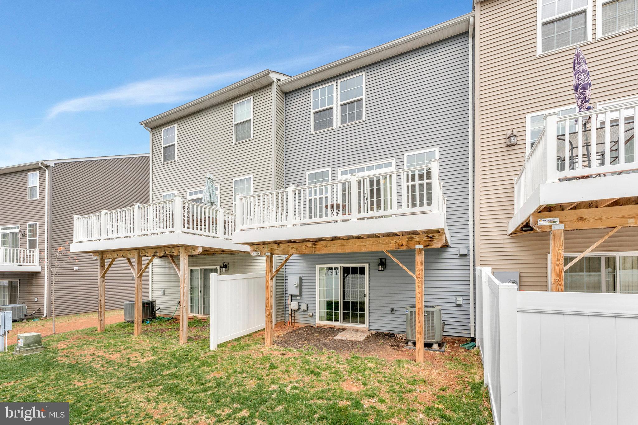 HERITAGE CROSSING TOWNS - Residential