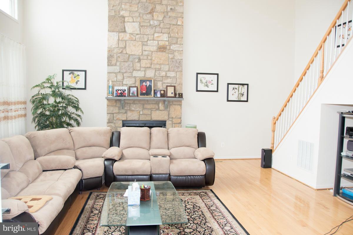 LOUDOUN VALLEY ESTATES - Residential Lease