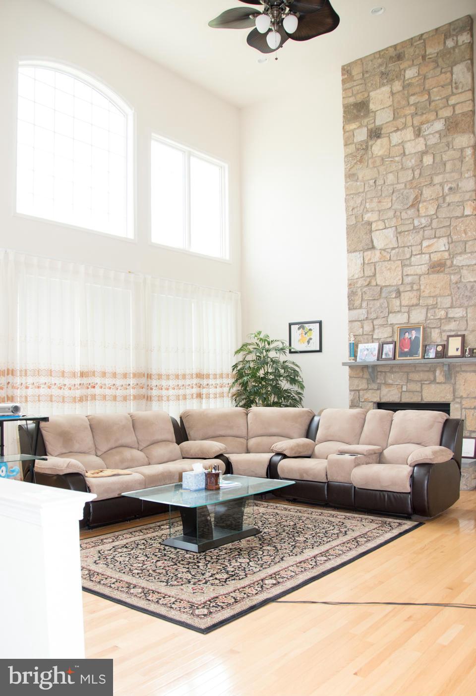 LOUDOUN VALLEY ESTATES - Residential Lease