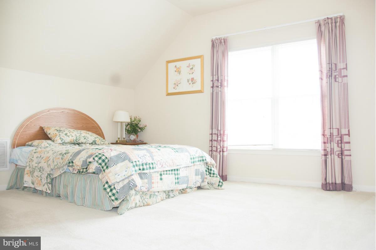 LOUDOUN VALLEY ESTATES - Residential Lease