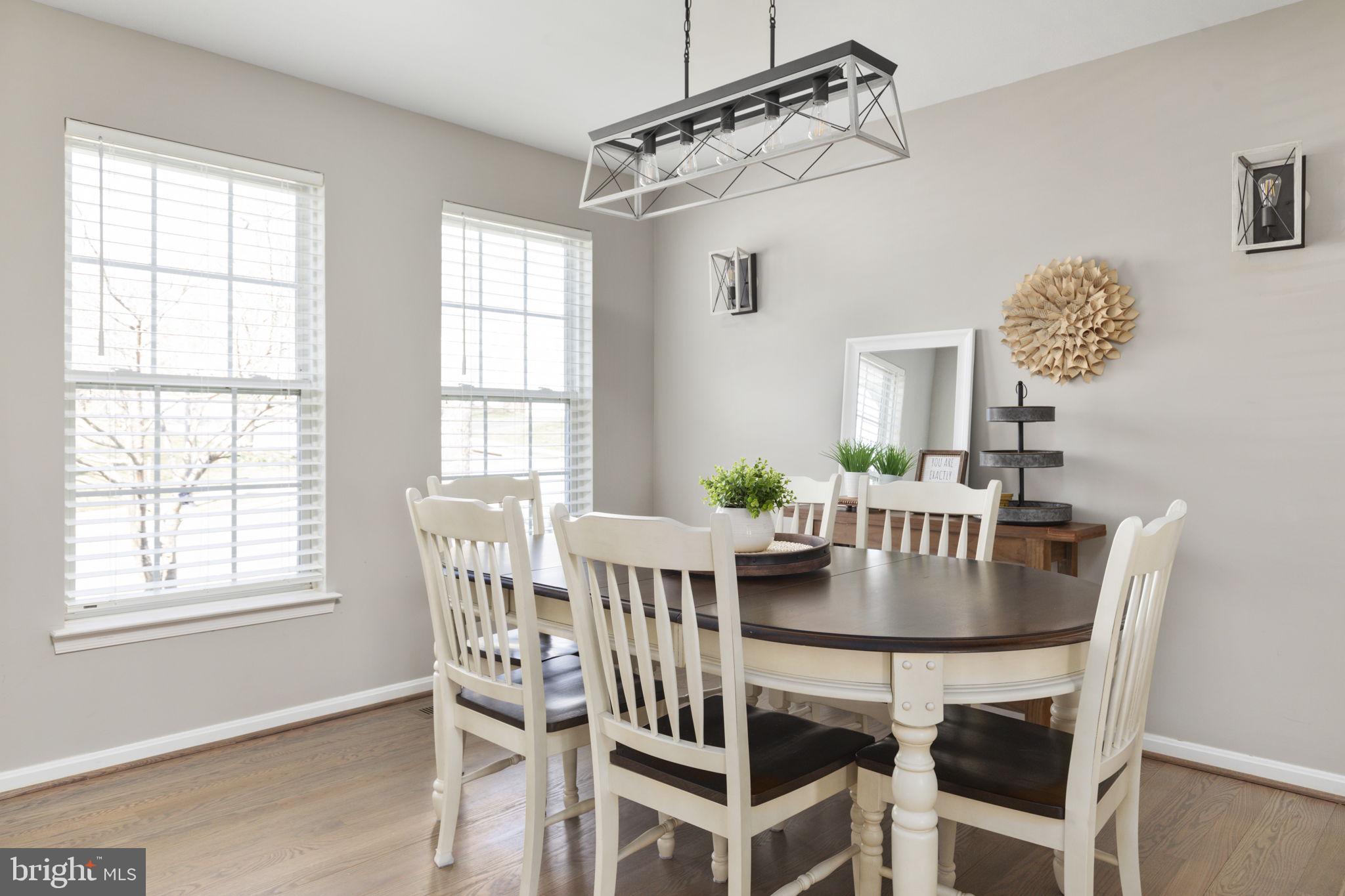 ROUND HILL - Residential