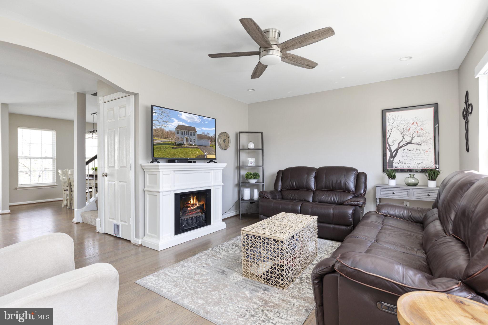 ROUND HILL - Residential