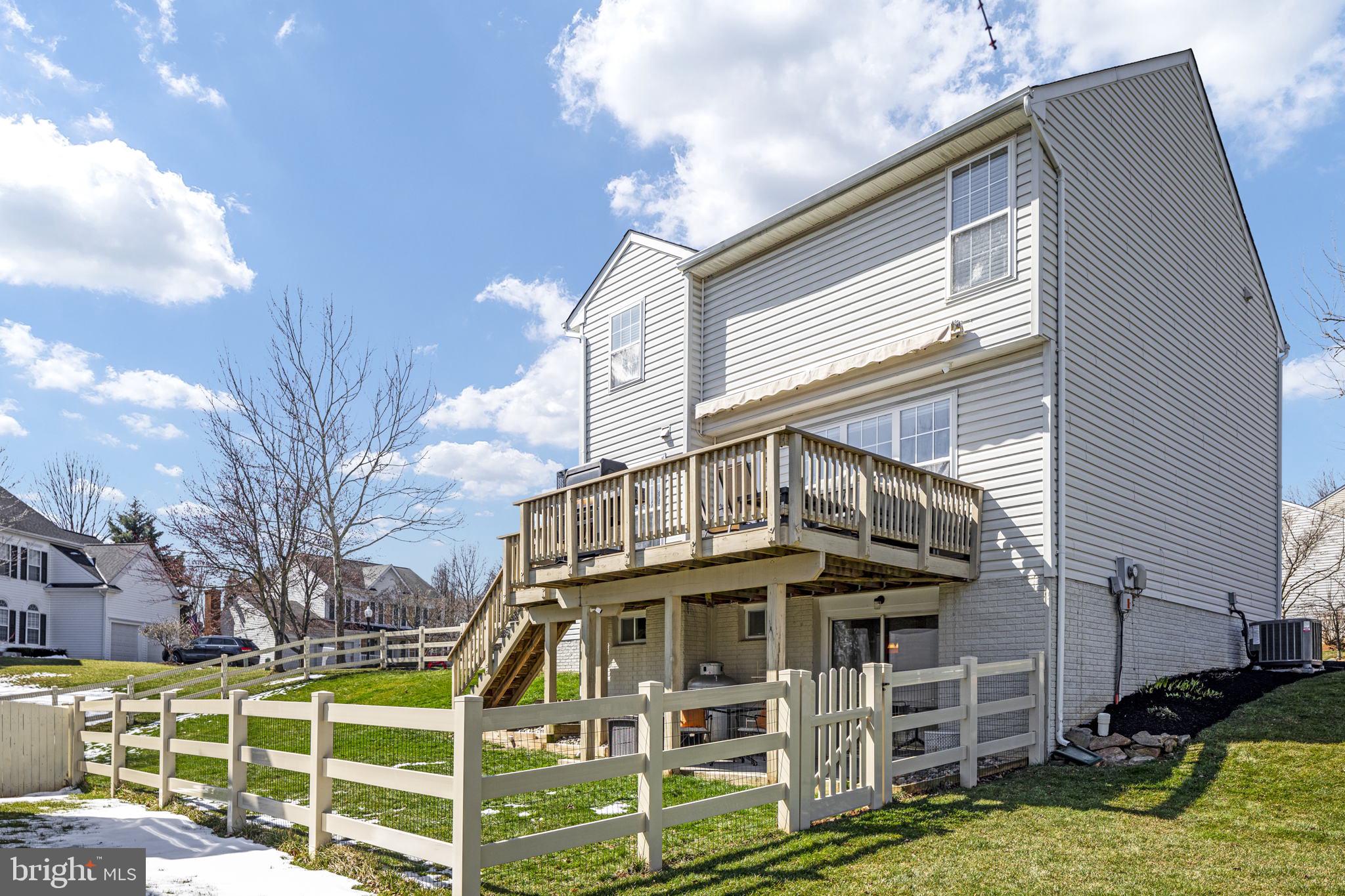 ROUND HILL - Residential