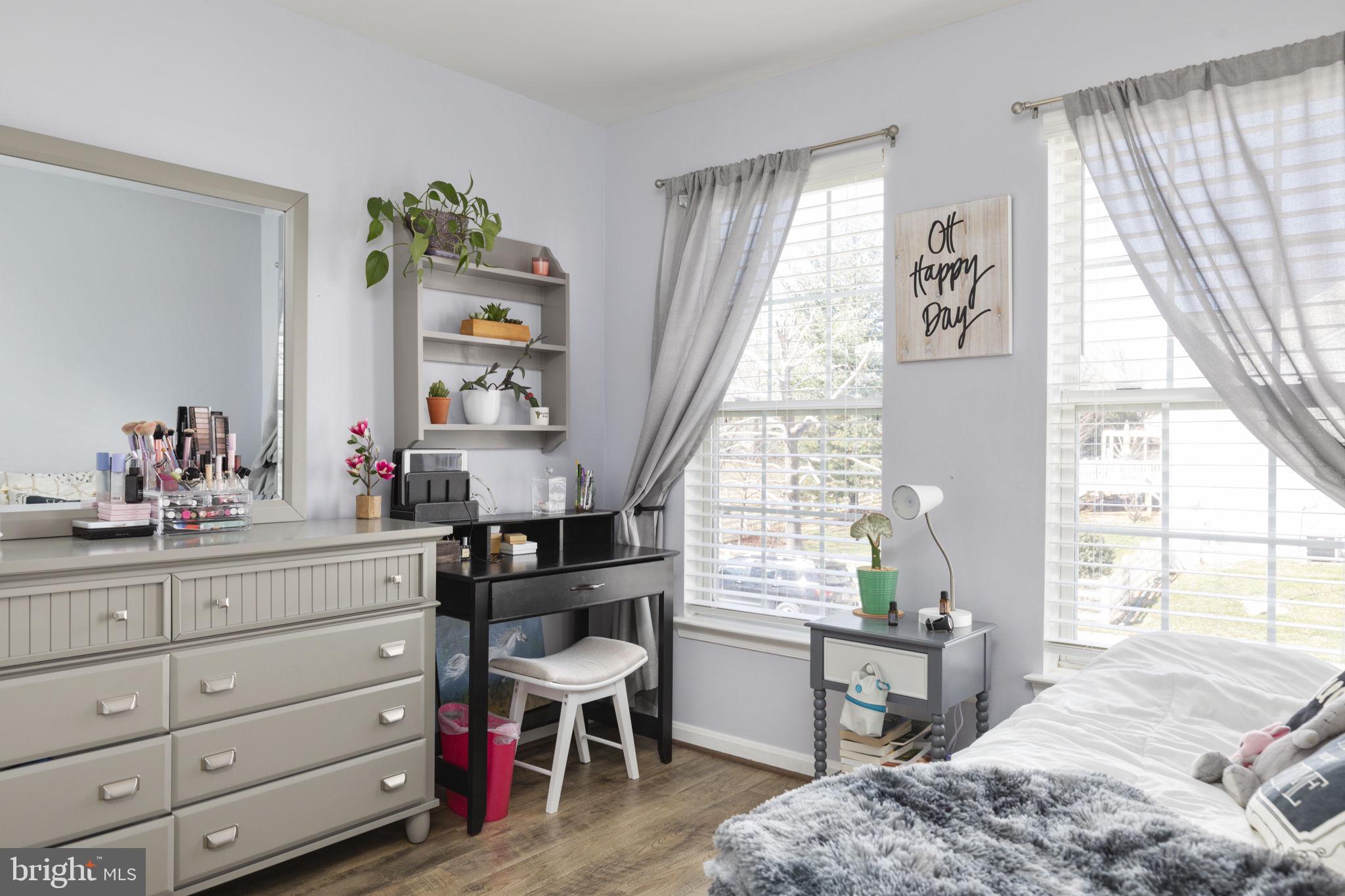 ROUND HILL - Residential