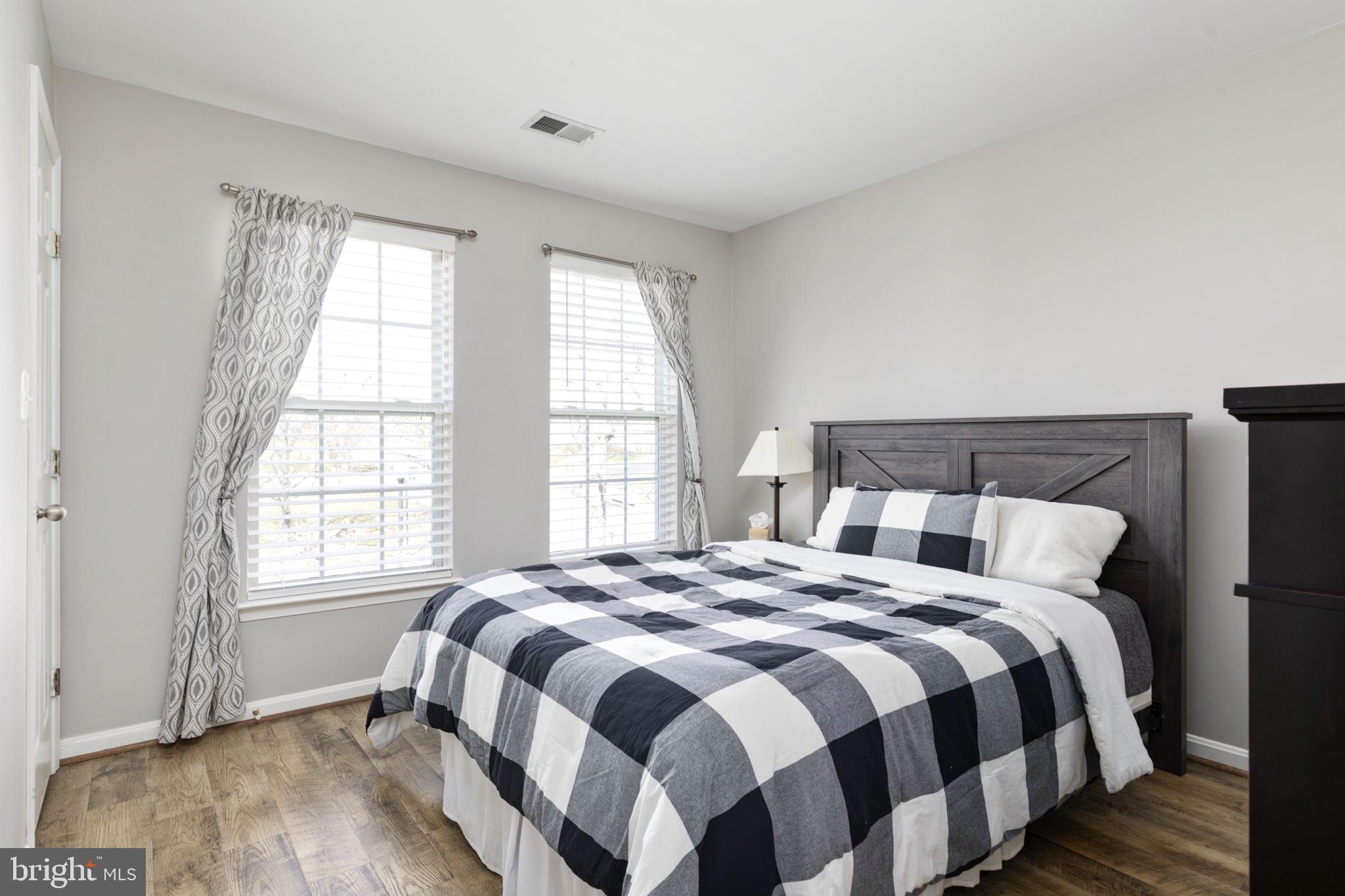 ROUND HILL - Residential